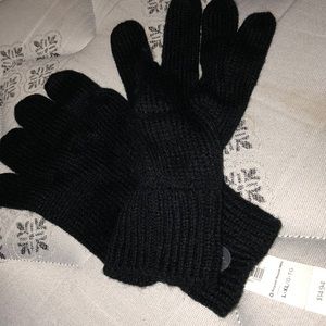 Black knit Old Navy gloves